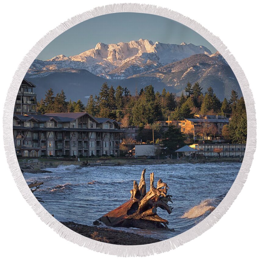 Parksville Round Beach Towel featuring the photograph High Tide In The Bay by Randy Hall