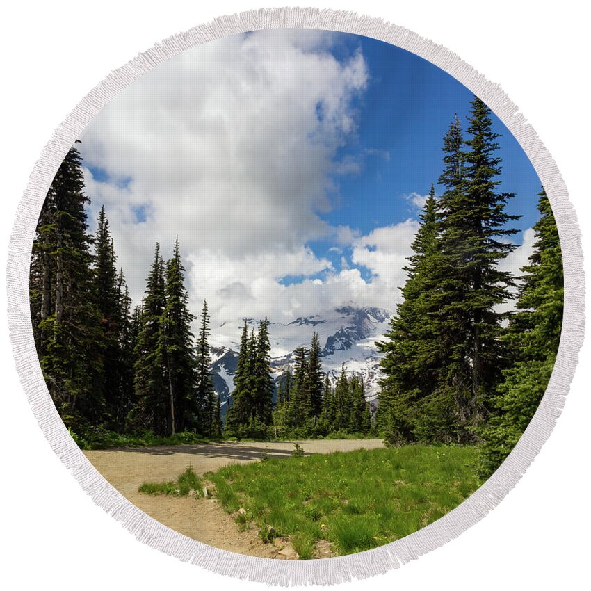 Washington Round Beach Towel featuring the photograph Hiking Path into the trees by Roslyn Wilkins