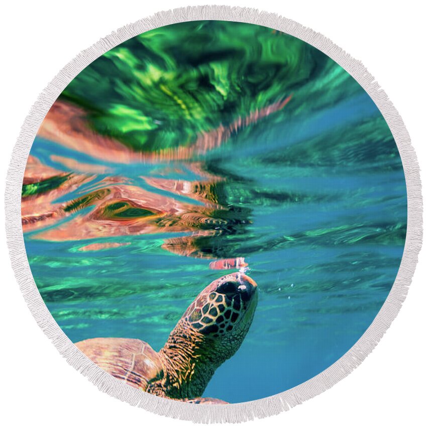 Hono Round Beach Towel featuring the photograph Hono Abstract by Anthony Jones