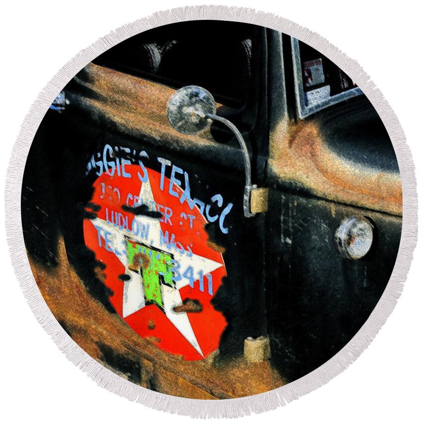 Hot Rod Round Beach Towel featuring the painting Hot Rod by David Lee Thompson
