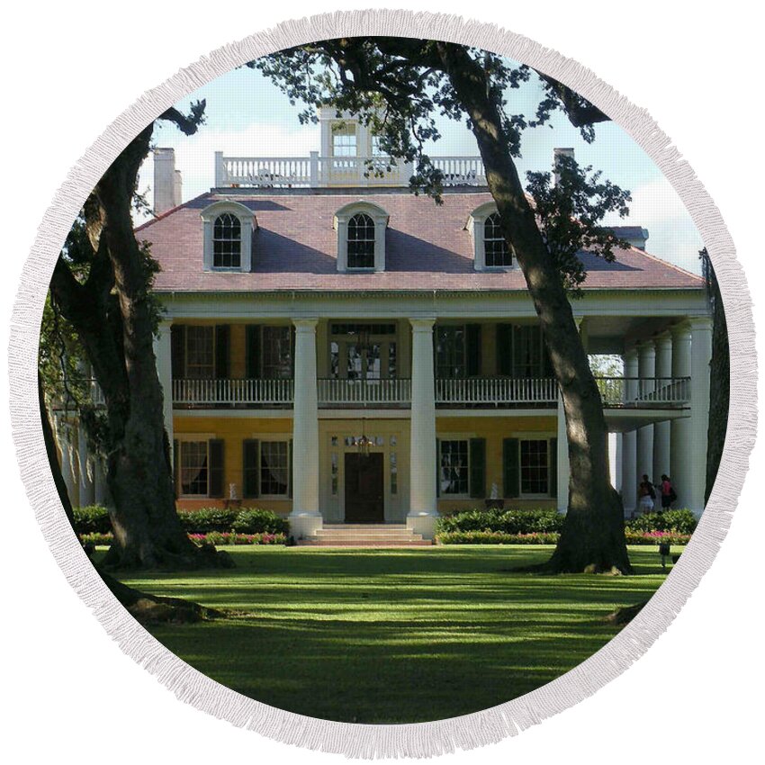 Houmas Round Beach Towel featuring the photograph Houmas House Plantation by Nelson Strong