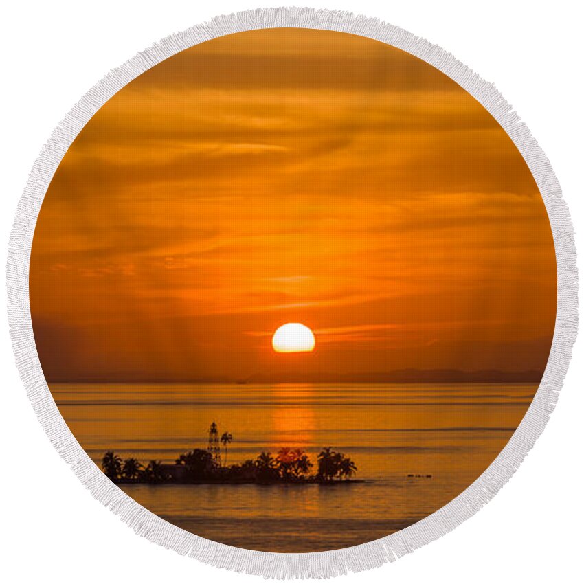 Landscape Round Beach Towel featuring the photograph In the middle of no-where by Charles McCleanon