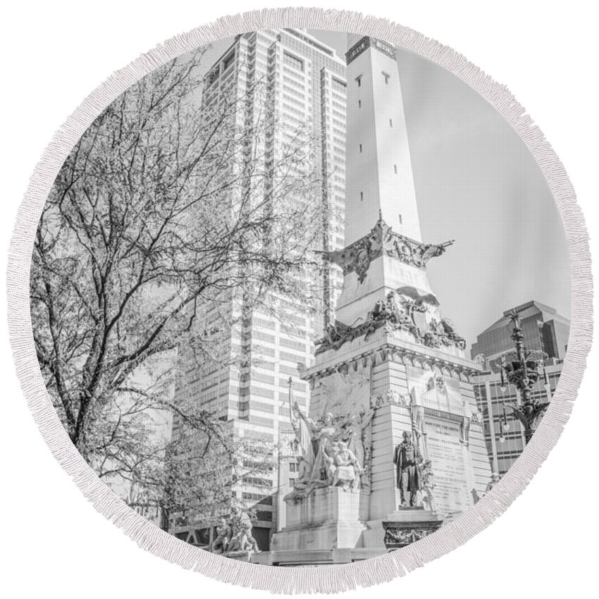 America Round Beach Towel featuring the photograph Indianapolis Soldiers and Sailors Monument by Paul Velgos