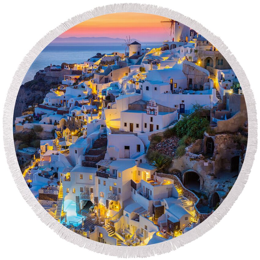 Aegean Sea Round Beach Towel featuring the photograph Oia Sunset by Inge Johnsson