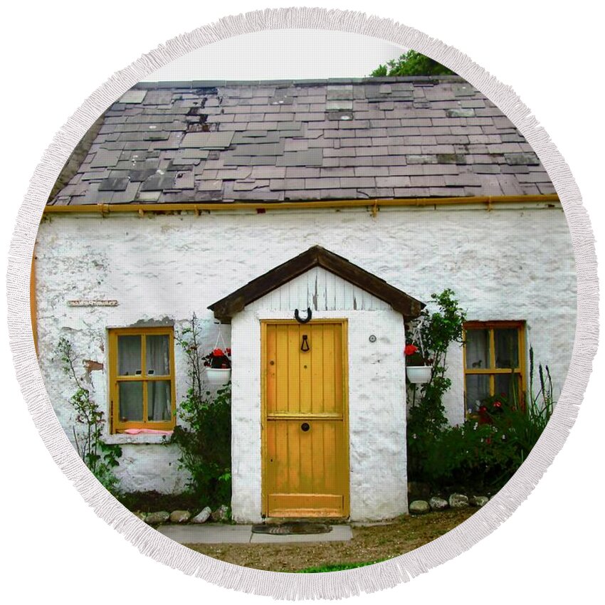 Cottage Round Beach Towel featuring the photograph Irish Cottage with a yellow door by Stephanie Moore