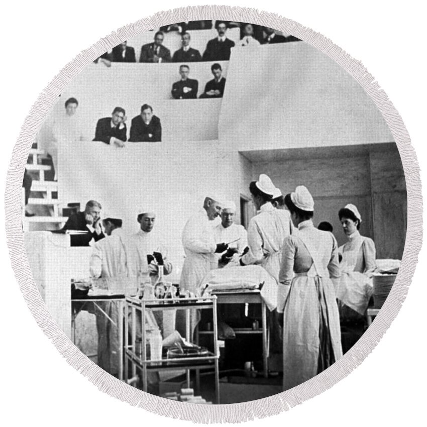 Medical Round Beach Towel featuring the photograph John Hopkins Operating Theater, 19031904 by Science Source