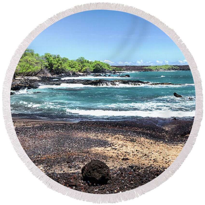 La Perouse Bay Round Beach Towel featuring the photograph La Perouse Bay by Susan Rissi Tregoning