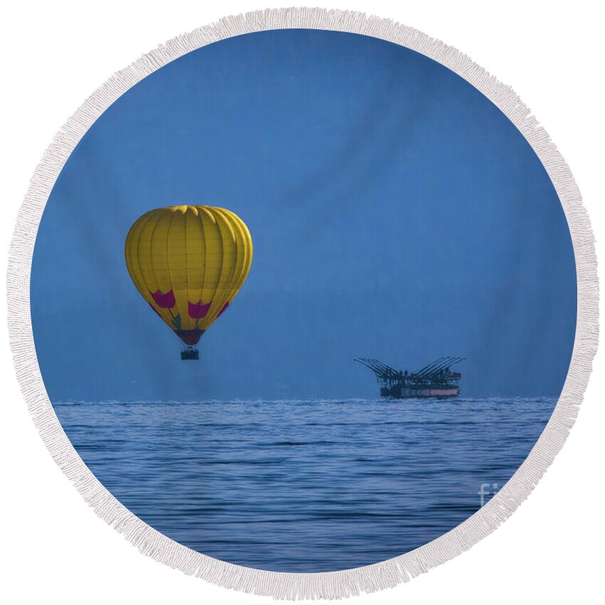 Lake Tahoe Balloon Round Beach Towel featuring the photograph Lake Tahoe Balloon by Mitch Shindelbower