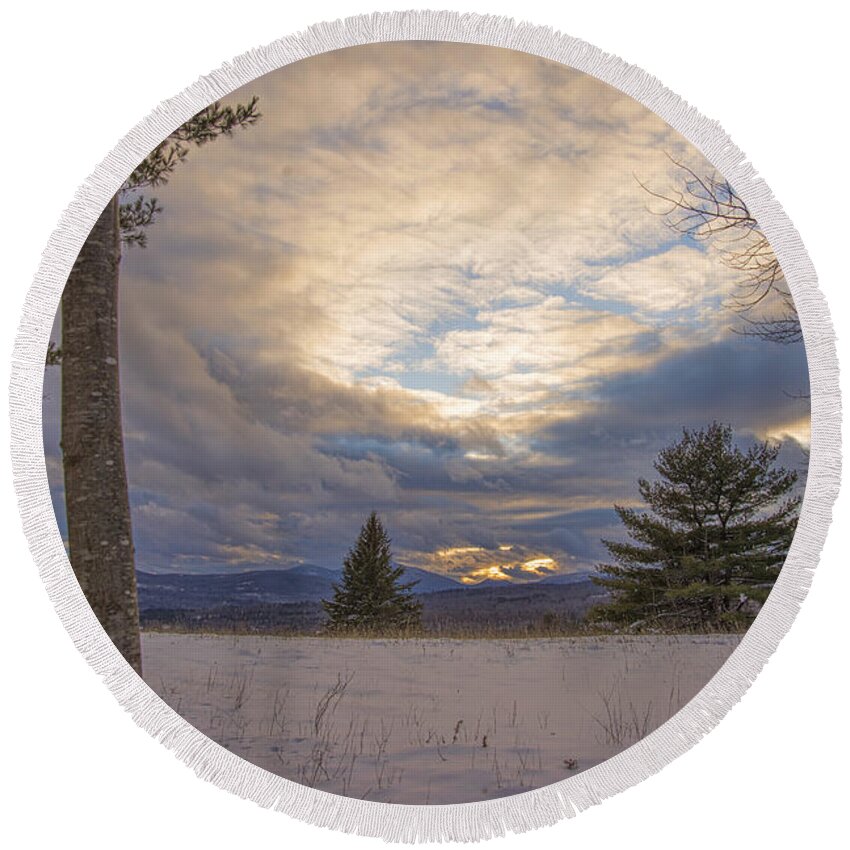 Sunset Round Beach Towel featuring the photograph Last Sunset of 2015 by Alana Ranney