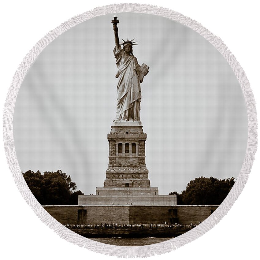 Lady Liberty Round Beach Towel featuring the photograph Liftin' Me Higher by David Sutton