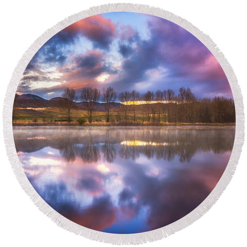 Sunrise Round Beach Towel featuring the photograph Light of the Lake by Darren White