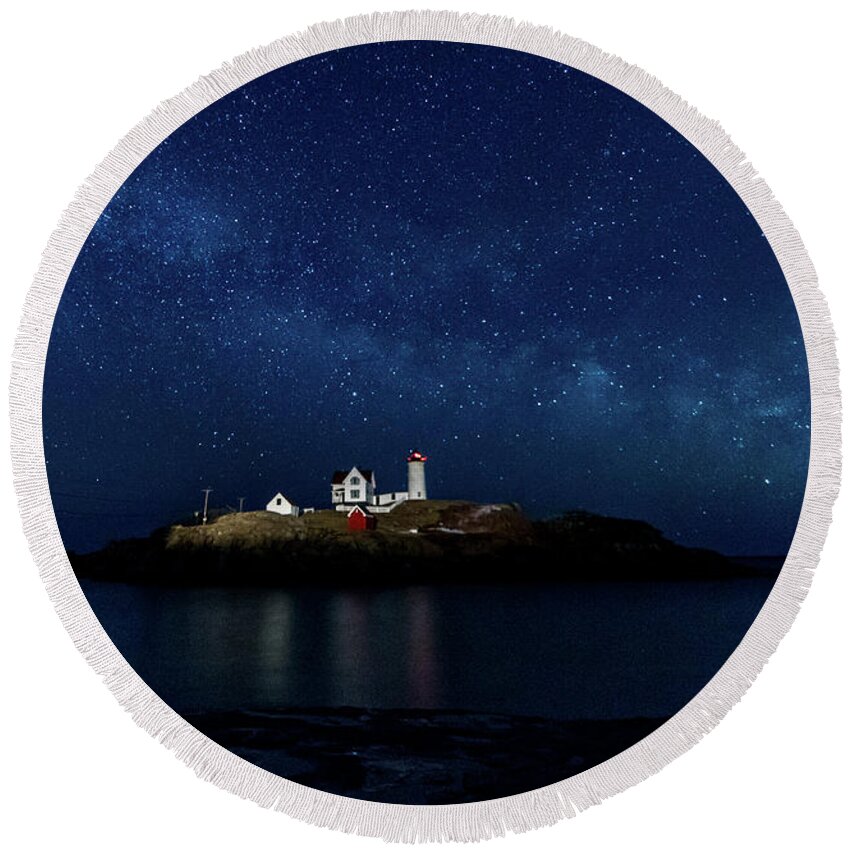 Milky Way Round Beach Towel featuring the photograph Light up Nubble Lighthouse by Darryl Hendricks