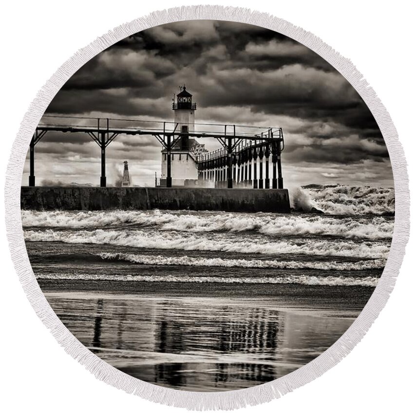 Reflections Round Beach Towel featuring the photograph Lighthouse Reflections in Black and White by Scott Wood