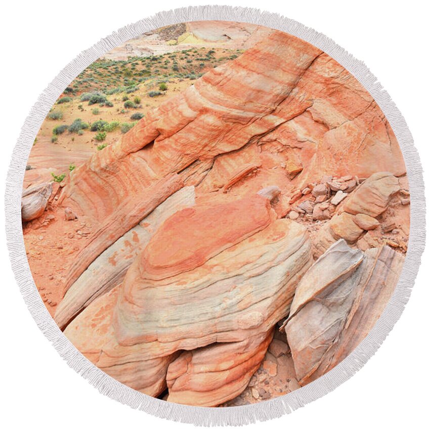 Valley Of Fire State Park Round Beach Towel featuring the photograph Looking South in Valley of Fire by Ray Mathis