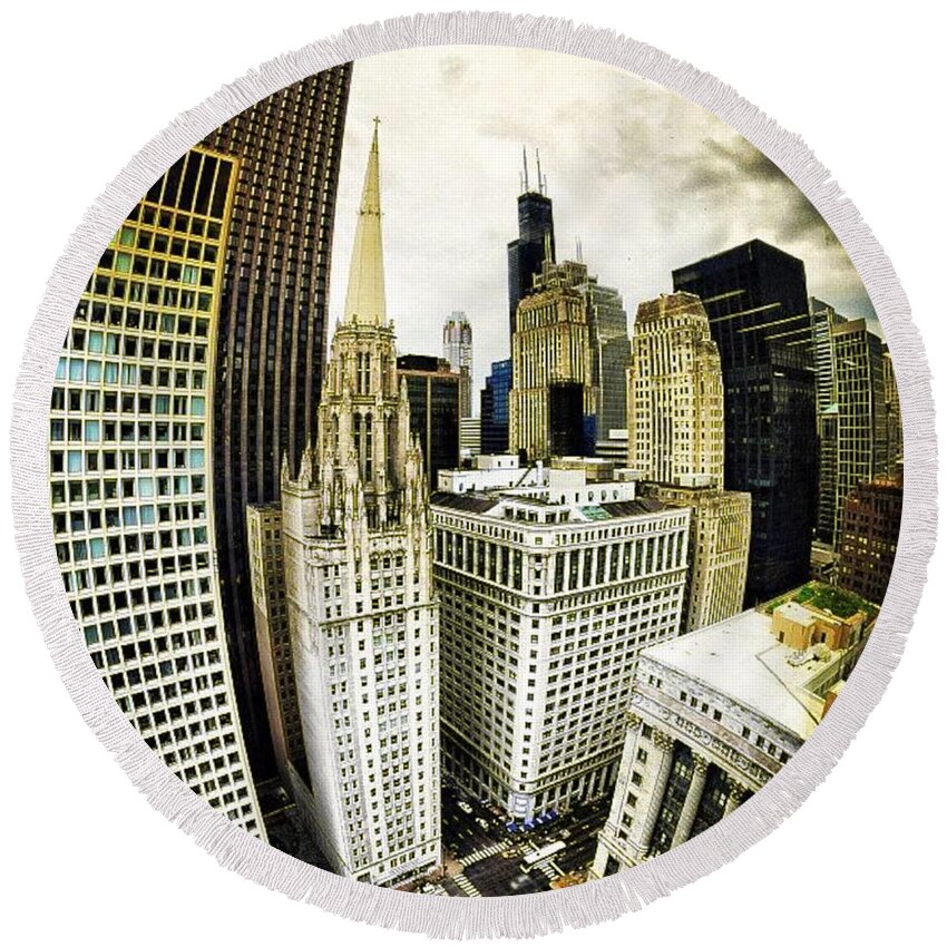 City Round Beach Towel featuring the photograph Looking Towards The Southwest And The Sears Tower by Nick Heap