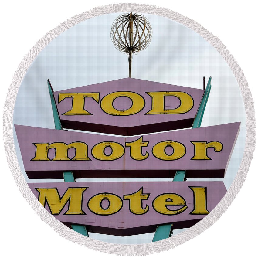 Old Las Vegas Round Beach Towel featuring the photograph Old Las Vegas motor motel sign by David Lee Thompson