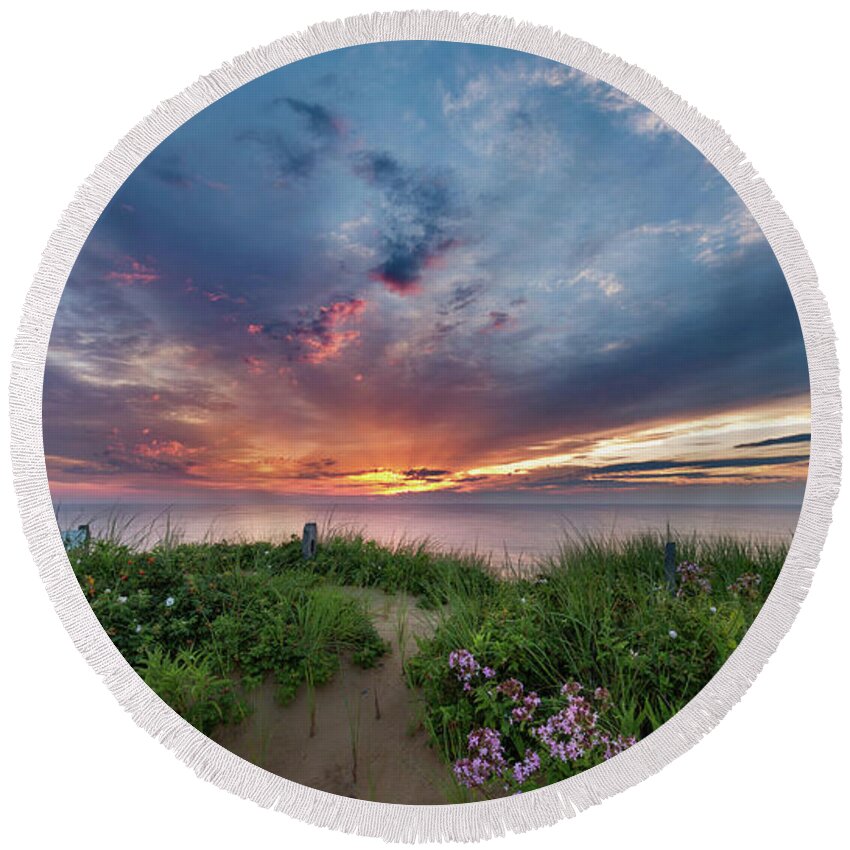 Cape Cod National Seashore Round Beach Towel featuring the photograph Marconi Station Sunrise by Bill Wakeley