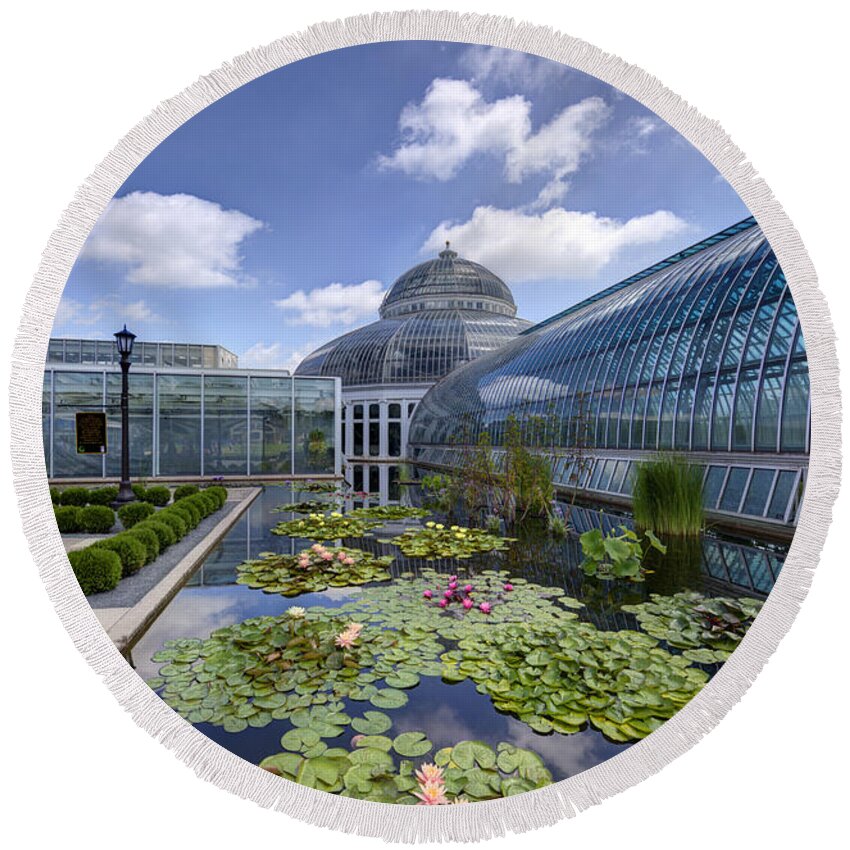 Marjorie Mcneely Conservatory Round Beach Towel featuring the photograph Marjorie Mcneely Conservatory At Como Park And Zoo by Wayne Moran