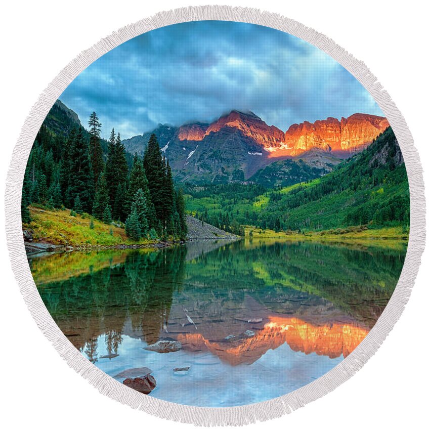 Rocky Mountains Round Beach Towel featuring the photograph Maroon Bells Sunrise by John Vose