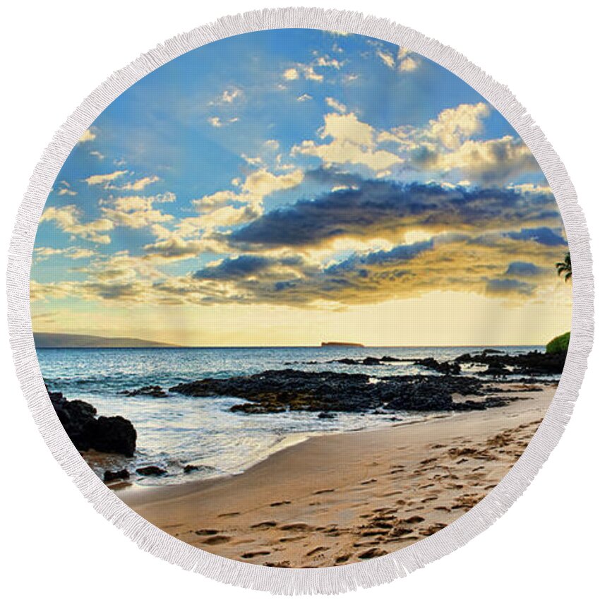 Maui Round Beach Towel featuring the photograph Maui Sunset Panorama by Eddie Yerkish