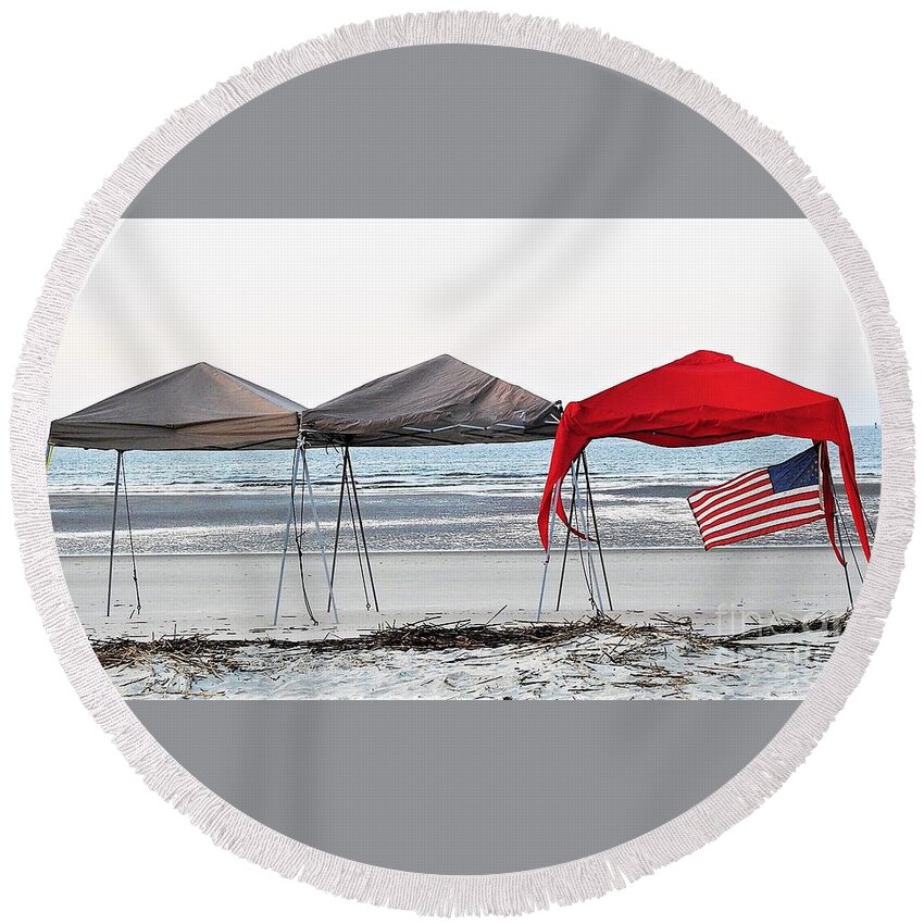Flag Round Beach Towel featuring the photograph Memorial Day by Jan Gelders