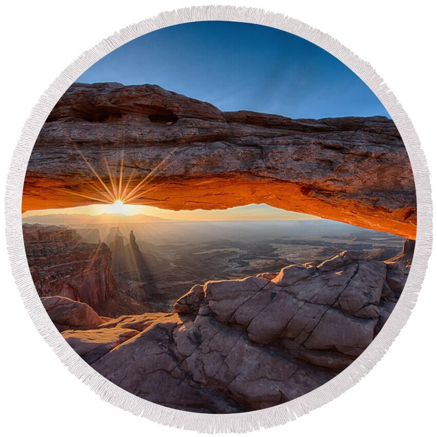 Canyonlands Round Beach Towel featuring the photograph The Sunrise View Through the Mesa Arch by O Lena