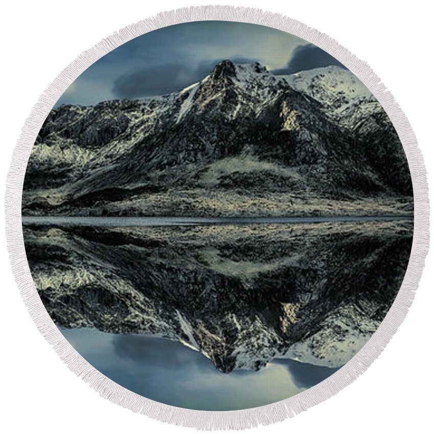 Llyn Idwal Round Beach Towel featuring the photograph Midnight Lake by Adrian Evans
