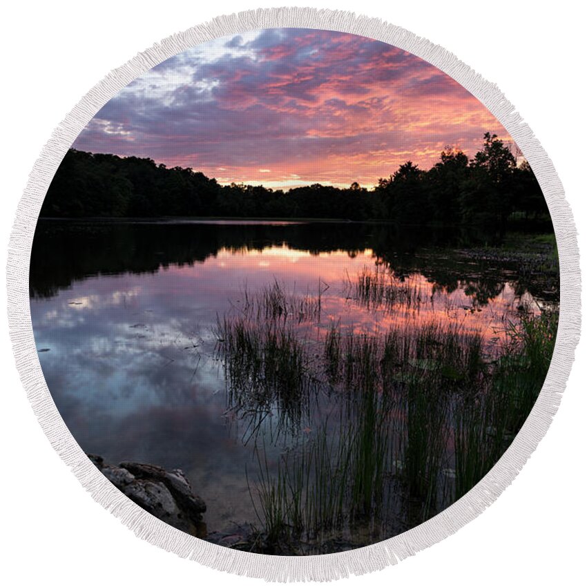 Sunset Round Beach Towel featuring the photograph Midwestern Sunset - D010407 by Daniel Dempster