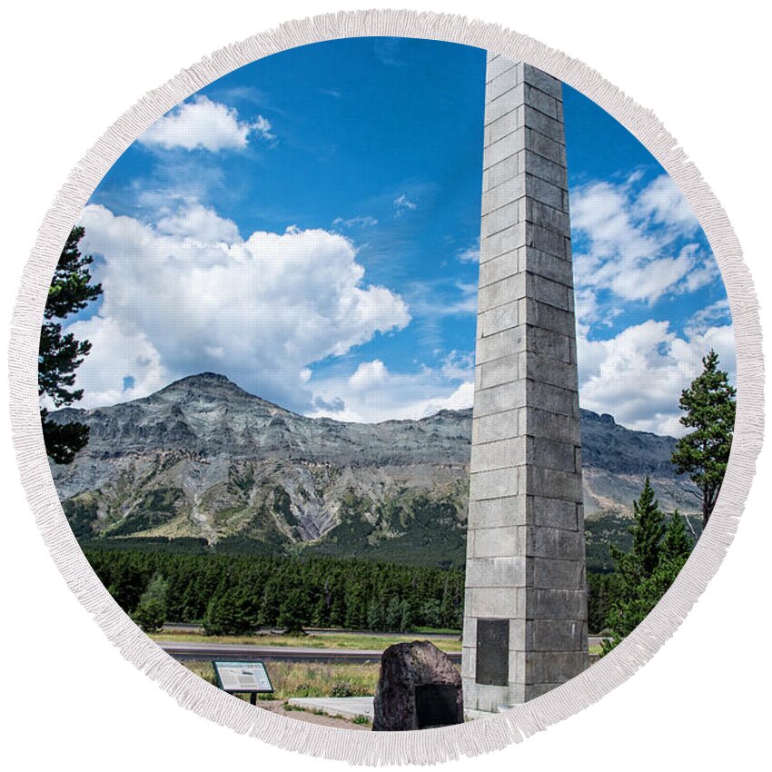 Marias Pass Round Beach Towel featuring the photograph Monument at Marias Pass by Mick Anderson