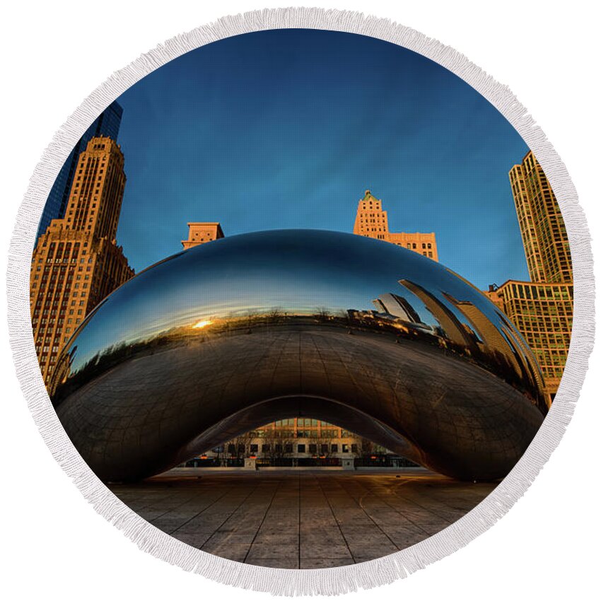 Chicago Cloud Gate Round Beach Towel featuring the photograph Morning Bean by Sebastian Musial