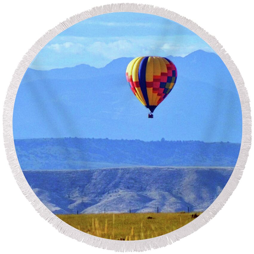 Hot Air Baloon Photographs Round Beach Towel featuring the photograph Morning in Montana by C Sitton