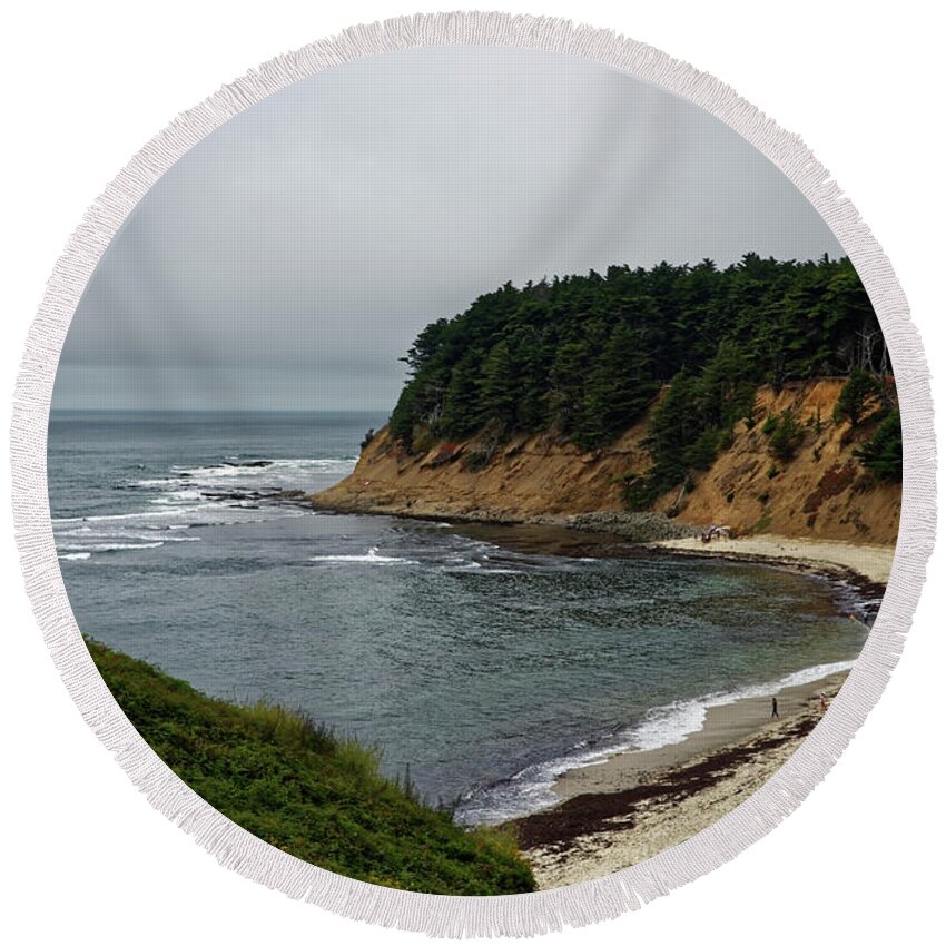 Landscape. Ocean Round Beach Towel featuring the photograph Moss Beach by Peter Ponzio