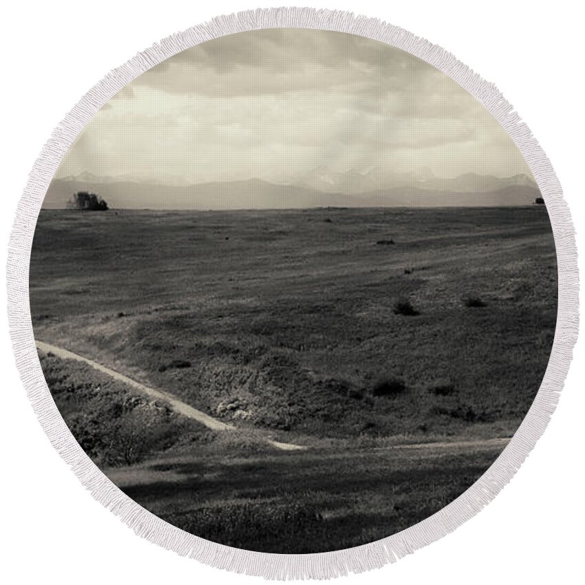 Landscape Round Beach Towel featuring the photograph Mountain Trail by RicharD Murphy