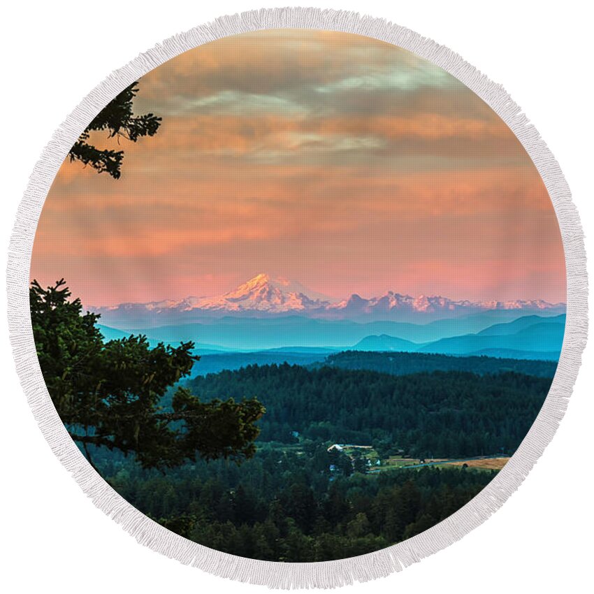 Sunset Round Beach Towel featuring the photograph Mt Baker by Thomas Ashcraft