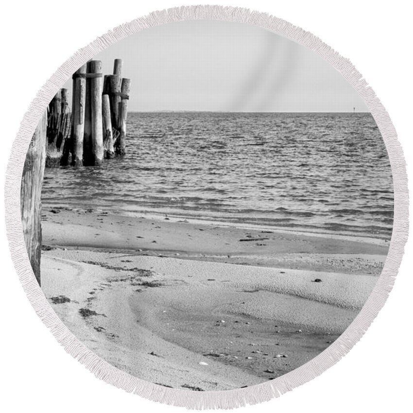 Sound Round Beach Towel featuring the photograph North Carolina Soundscape by Bob Decker