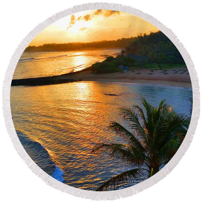 Oahu Round Beach Towel featuring the photograph North Shore of Oahu by Michael Rucker