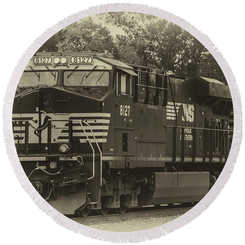 Norfolk Southern Round Beach Towel featuring the photograph NS 8127 Locomotive by Dale Powell