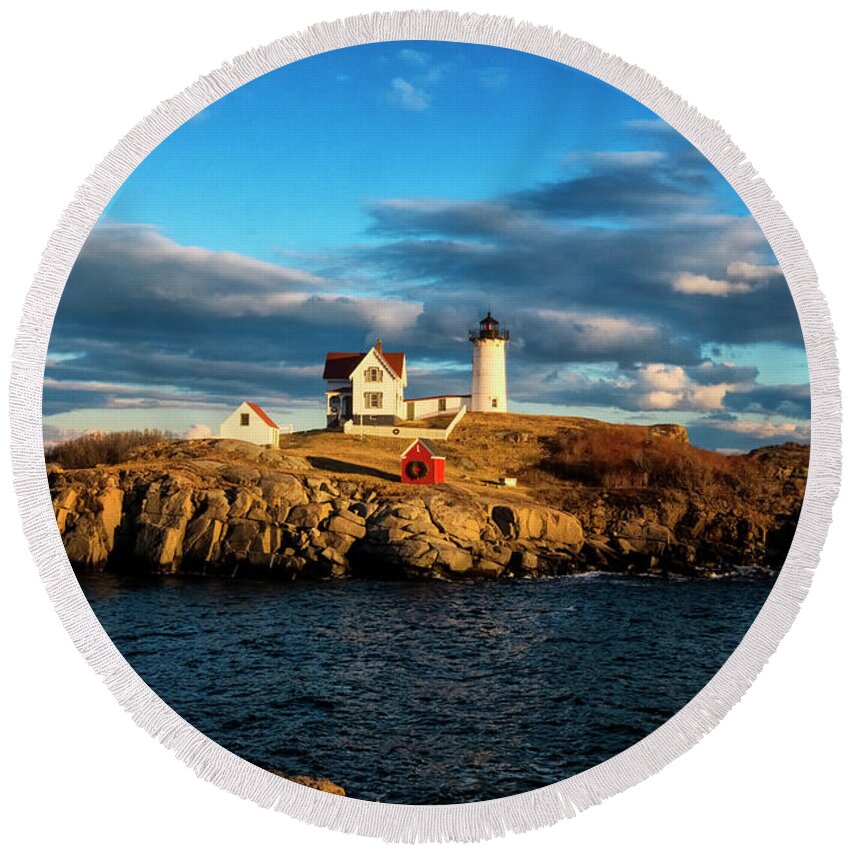 South Freeport Harbor Maine Round Beach Towel featuring the photograph Nubble Light III by Tom Singleton