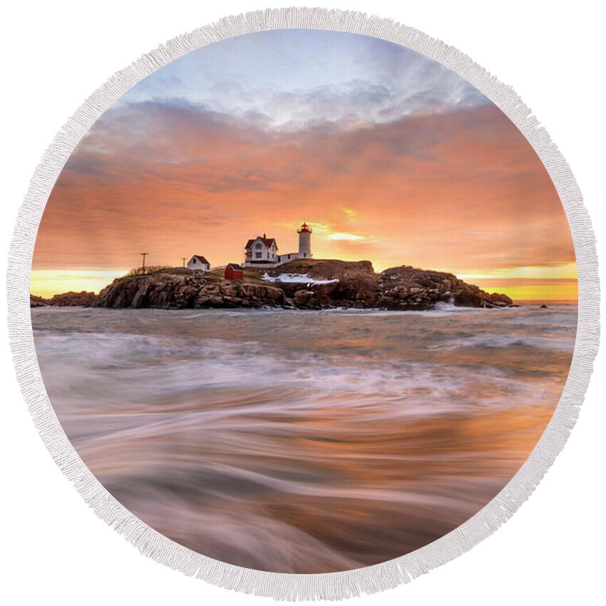 Nubble Lighthouse Round Beach Towel featuring the photograph Nubble Lighthouse by Rob Davies