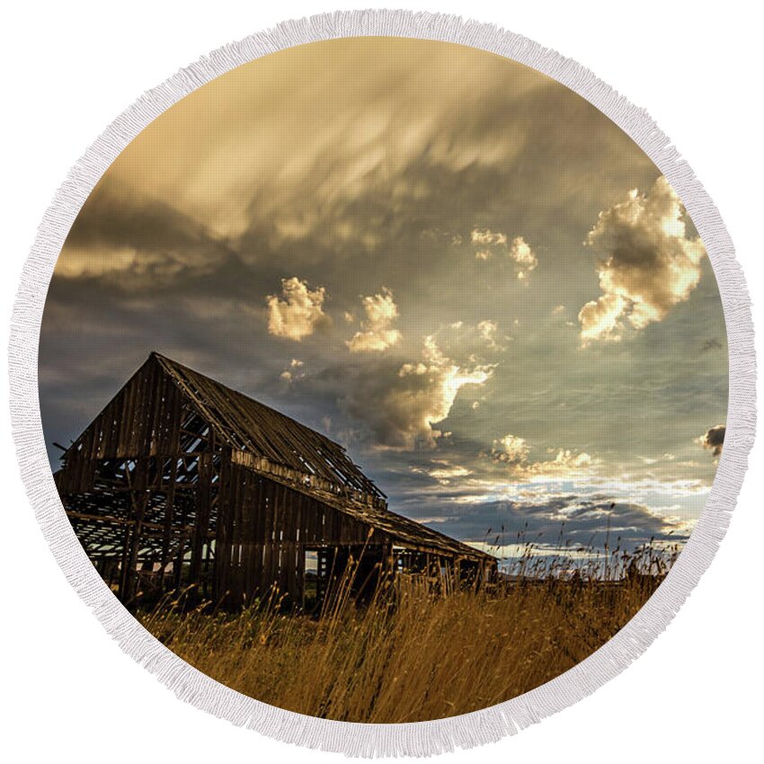 Barn Round Beach Towel featuring the photograph Old Barn by Wesley Aston