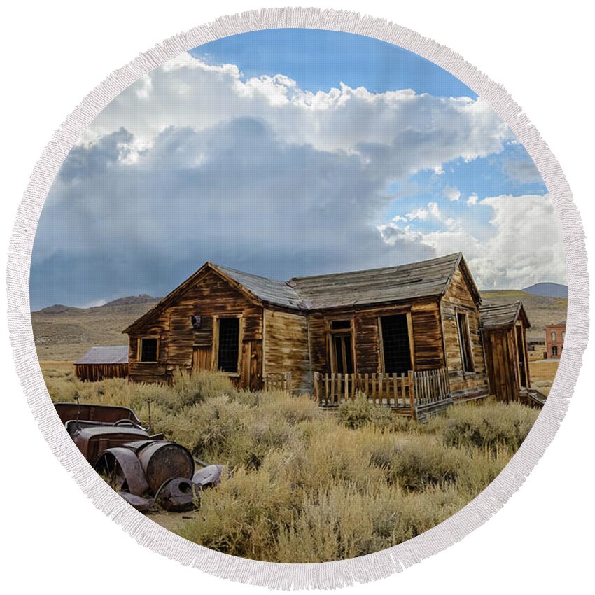 Bodie Round Beach Towel featuring the photograph Old Bodie House by Mike Ronnebeck