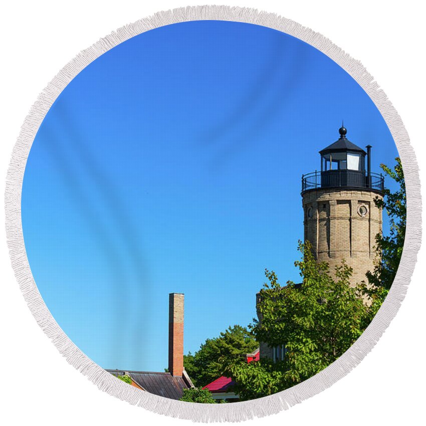 Mackinaw Round Beach Towel featuring the photograph Old Mackinac Point lighthouse by Les Palenik