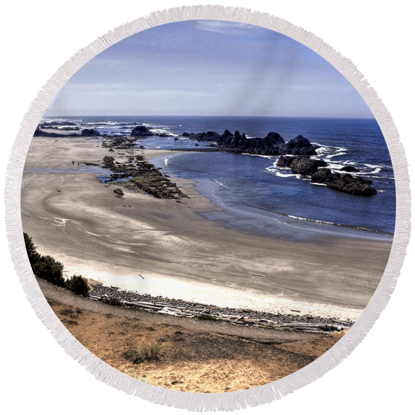 Scenic Round Beach Towel featuring the photograph Oregon Coast by Lee Santa