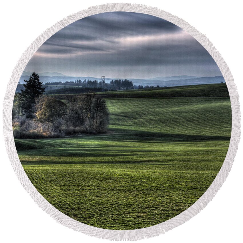Landscape Round Beach Towel featuring the photograph Oregon Field by Lee Santa
