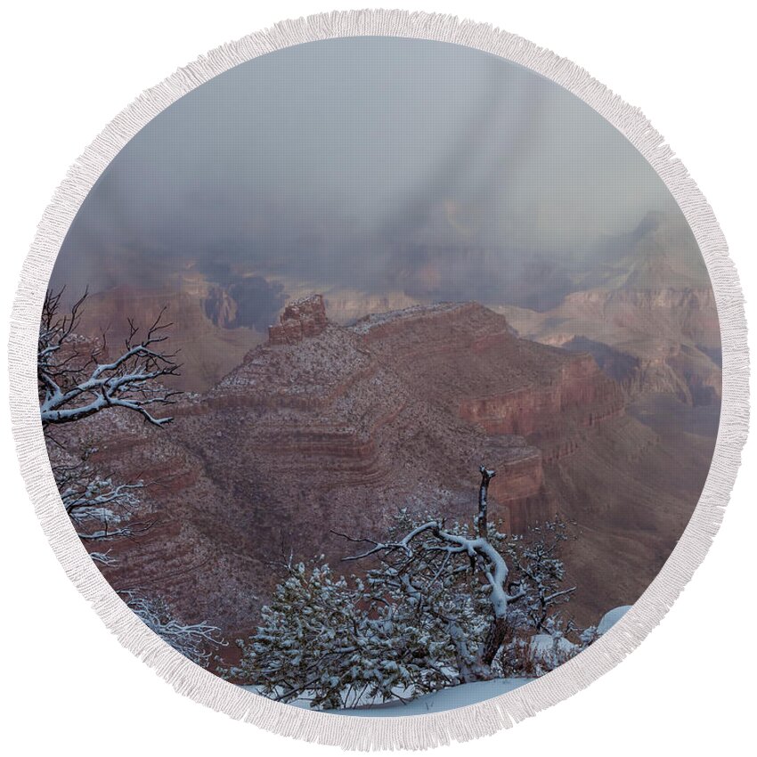 Landscape Round Beach Towel featuring the photograph Overlook by Jonathan Nguyen