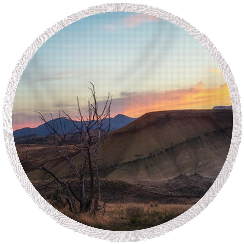 Painted Hills Round Beach Towel featuring the photograph Painted Sunset by Ryan Manuel
