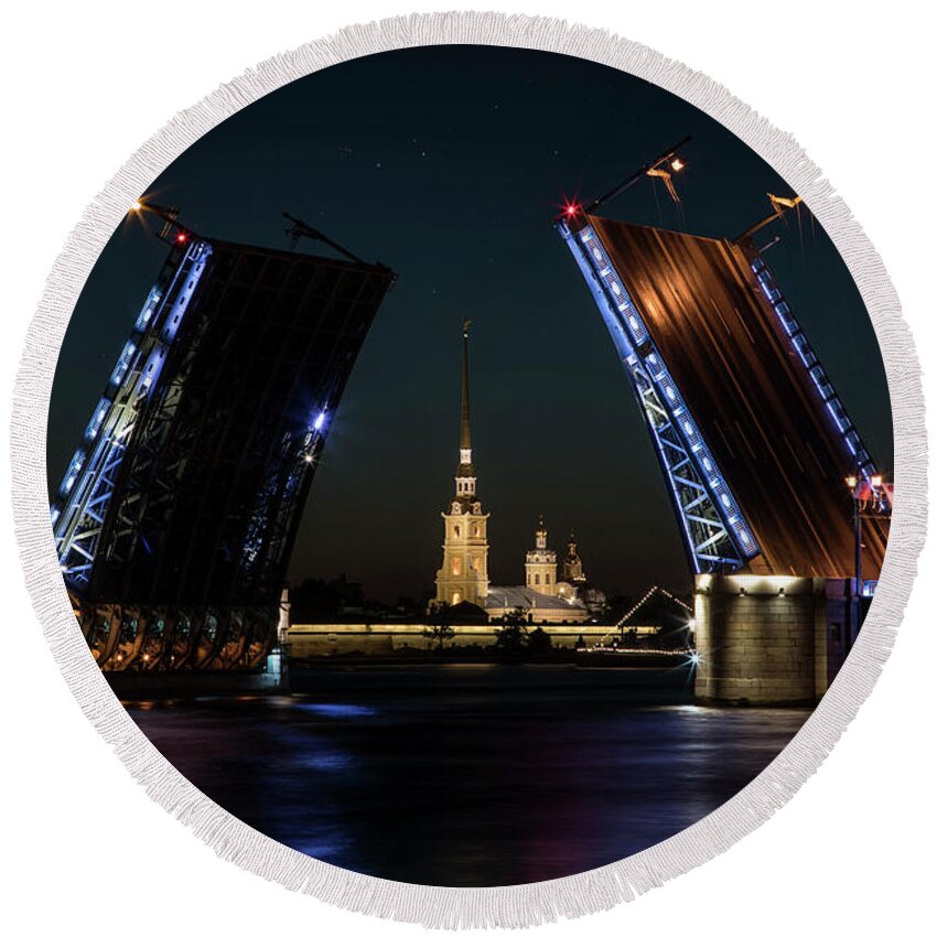 Saint Round Beach Towel featuring the photograph Palace Bridge at night by Jaroslaw Blaminsky
