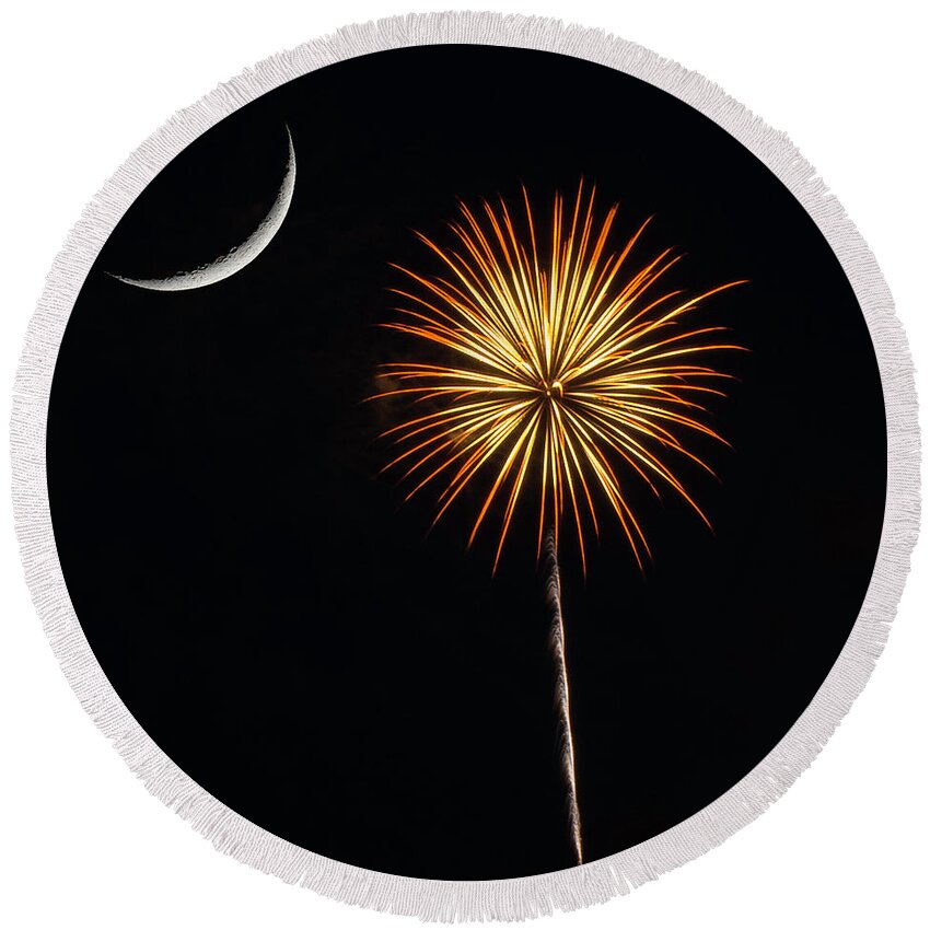 Fireworks Round Beach Towel featuring the photograph Palmetto Fireworks 2 by David Palmer