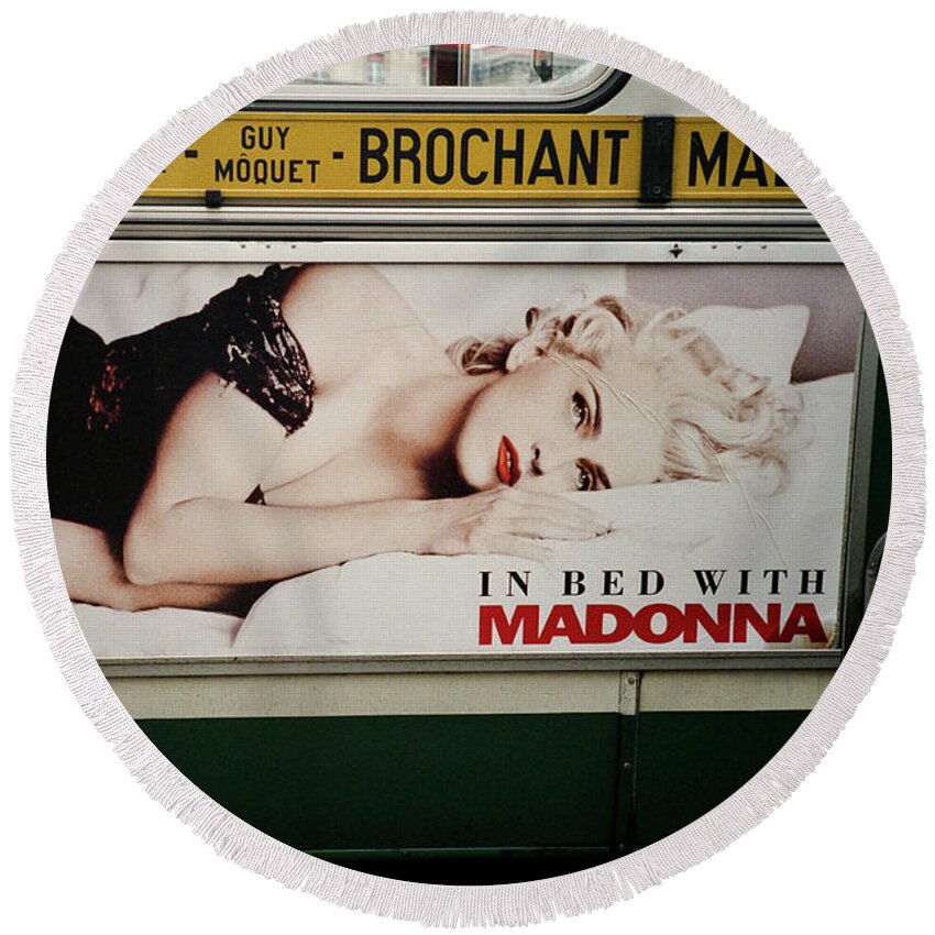 Madonna Round Beach Towel featuring the photograph Paris Bus by Frank DiMarco