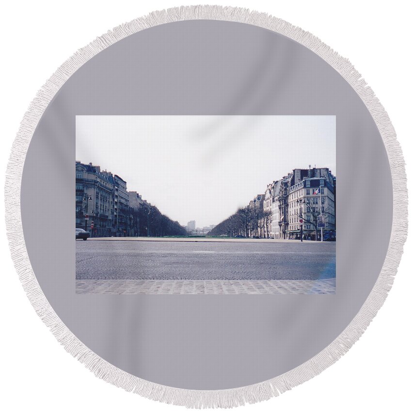 パリの道 Round Beach Towel featuring the photograph Paris street by Yuko Akechi